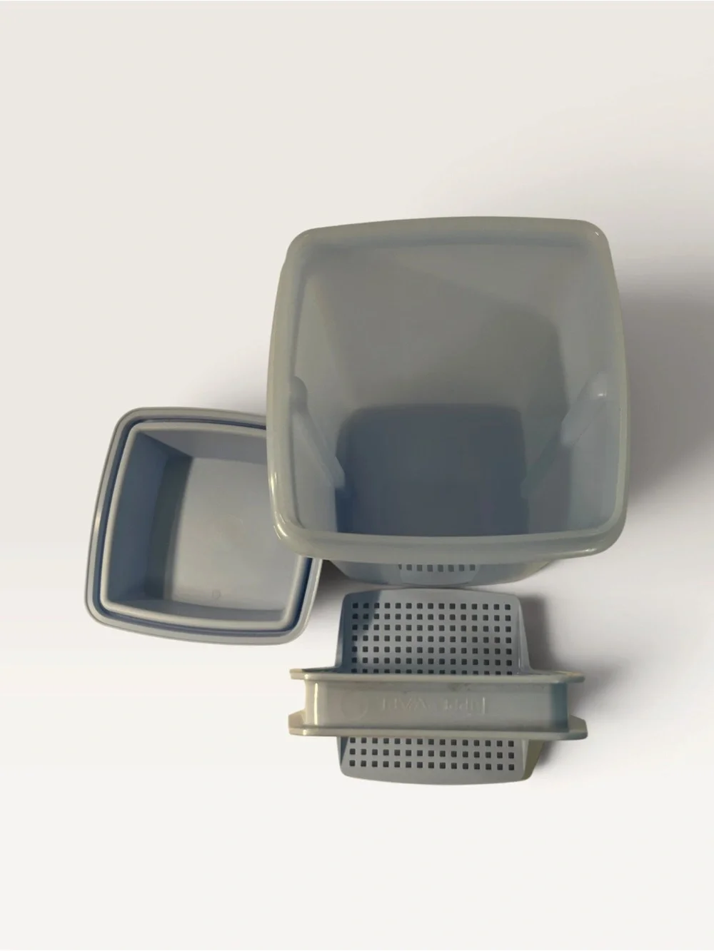 Large Tupperware pick-a-deli